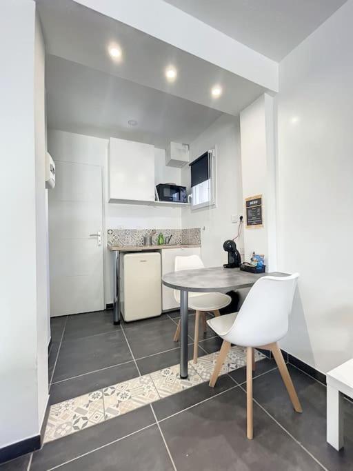 Logement Cosy Cuisine / Terrasse / Bbq Ollioules Bagian luar foto