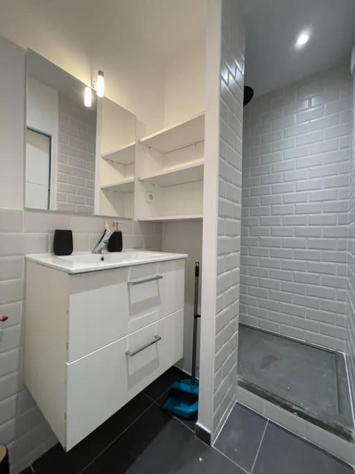 Logement Cosy Cuisine / Terrasse / Bbq Ollioules Bagian luar foto